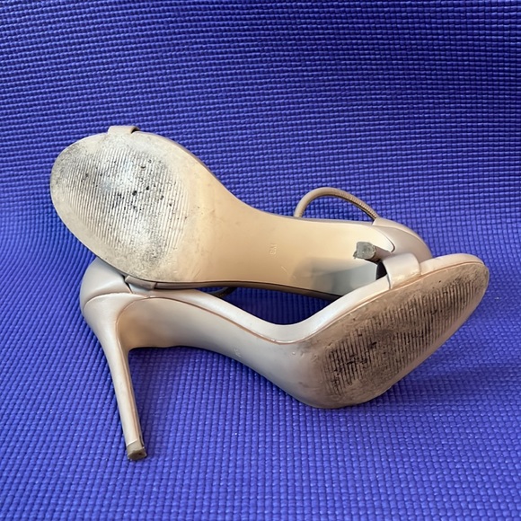 LOVIN’ STEVE MADDEN NUDE HEELS - Picture 5 of 6